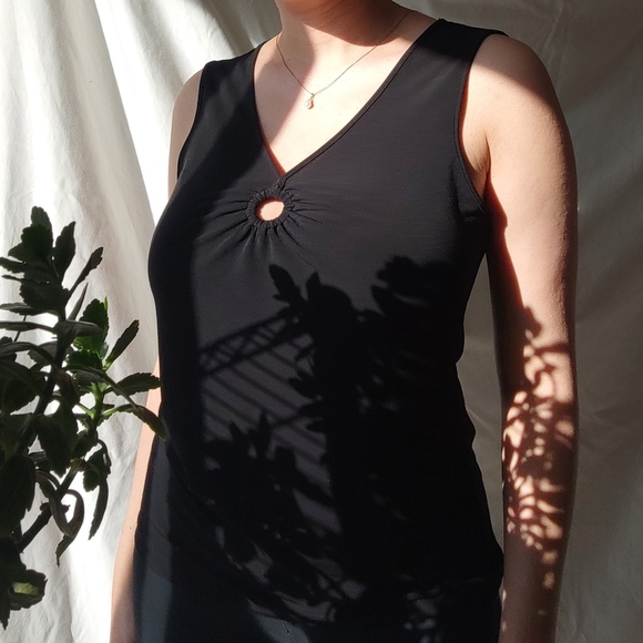 Tres You Black Tank Top - Picture 2 of 3